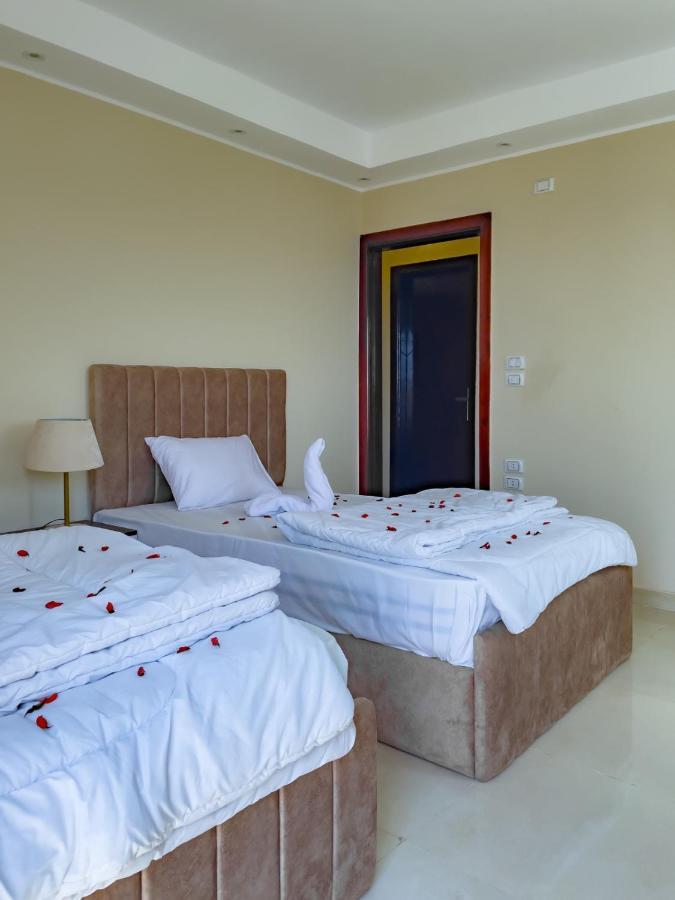Jumeirah Pyramids View Inn Kafrat al Jabal Екстер'єр фото