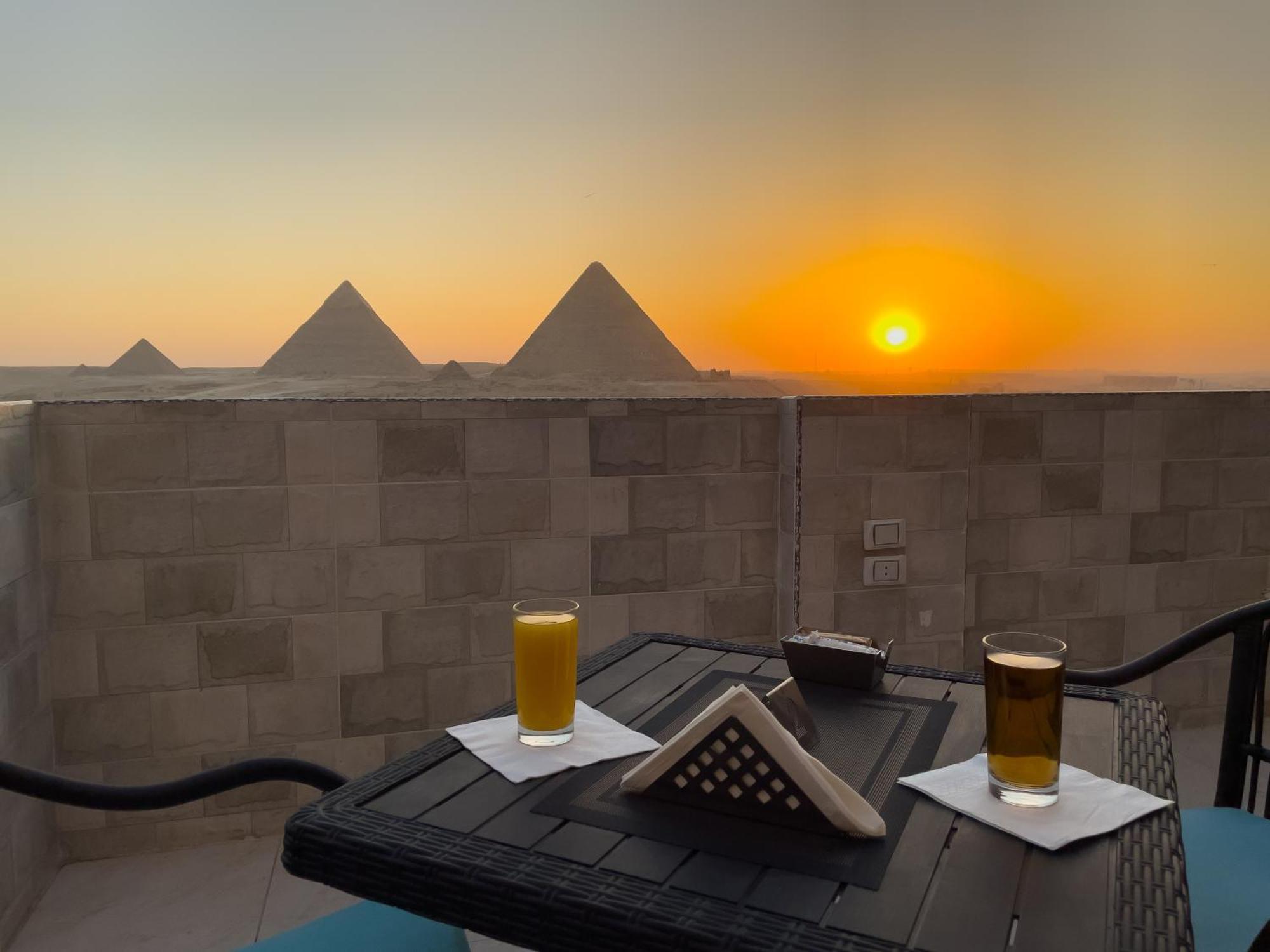 Jumeirah Pyramids View Inn Kafrat al Jabal Екстер'єр фото