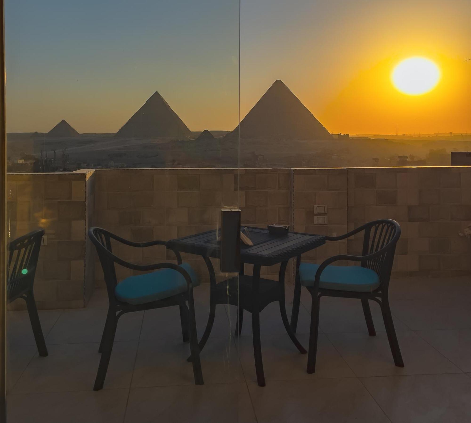 Jumeirah Pyramids View Inn Kafrat al Jabal Екстер'єр фото