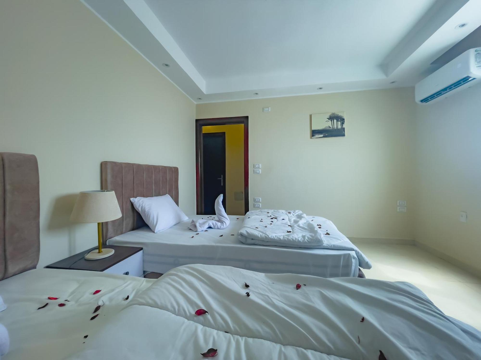 Jumeirah Pyramids View Inn Kafrat al Jabal Екстер'єр фото