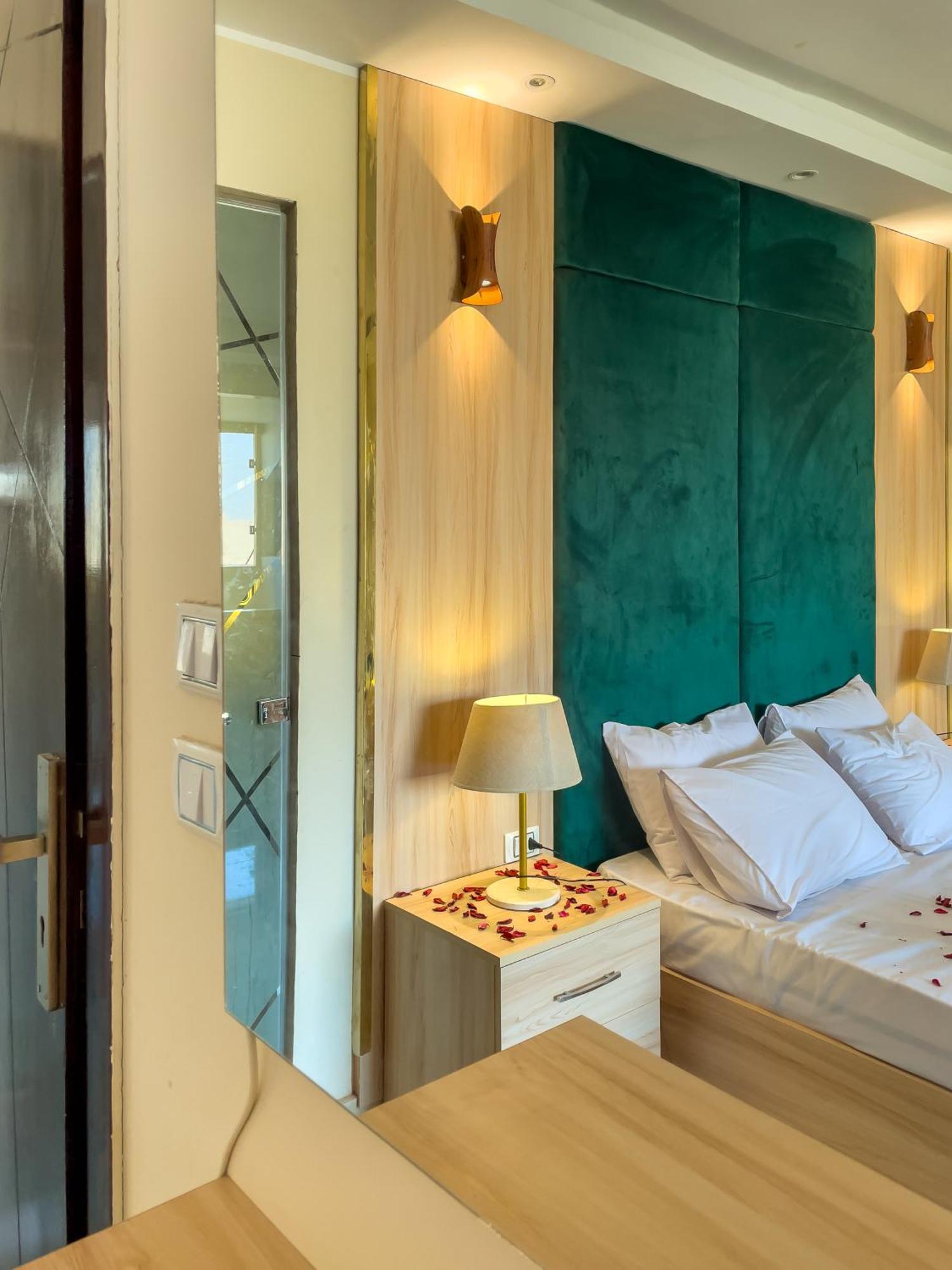 Jumeirah Pyramids View Inn Kafrat al Jabal Екстер'єр фото