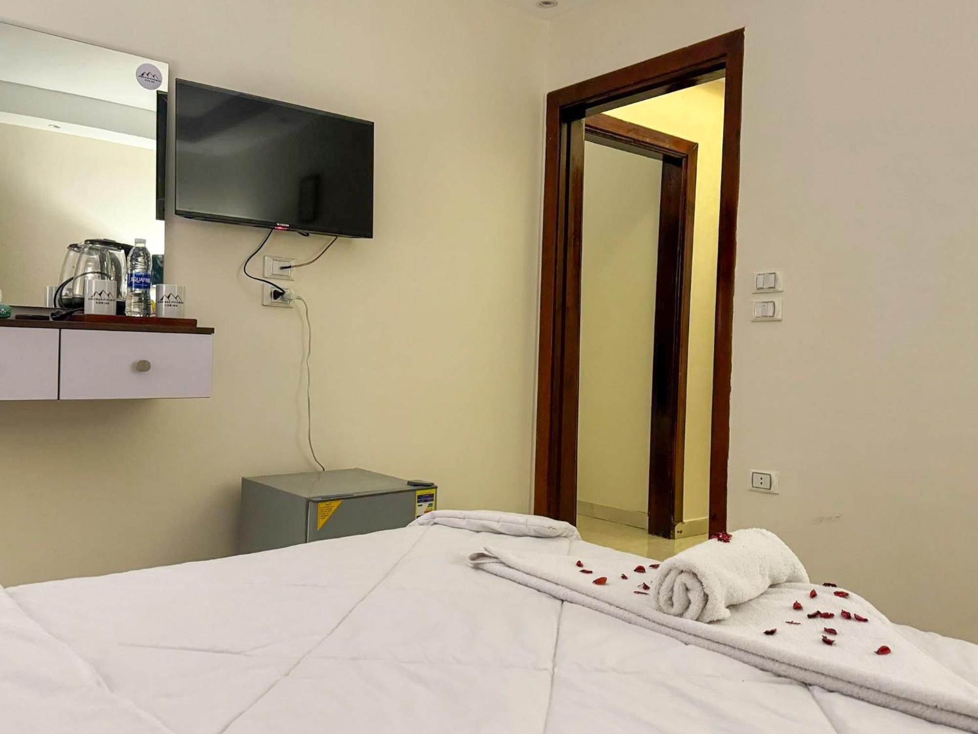 Jumeirah Pyramids View Inn Kafrat al Jabal Номер фото